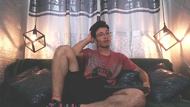 Snapshot of alexy_re chatting on November 12, 2025, 5:24 pm alexy re online show from November 12, 2025, 5:24 pm