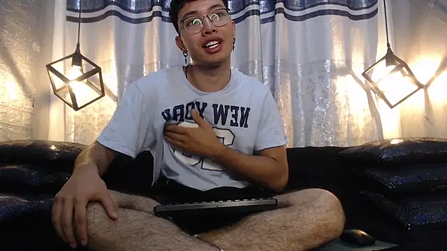 Snapshot of alexy_re chatting on November 24, 2025, 11:32 am alexy re online show from November 24, 2025, 11:32 am