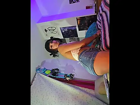 Snapshot of Lila_bratzz chatting on November 5, 2025, 5:51 am Lila bratzz online show from November 5, 2025, 5:51 am