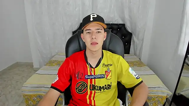 Snapshot of Aleck_Boy chatting on November 26, 2025, 7:59 pm Aleck Boy online show from November 26, 2025, 7:59 pm