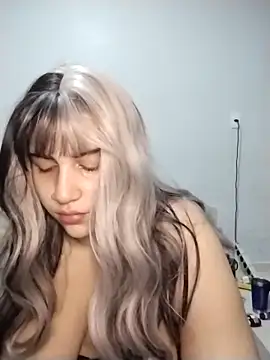 lele inocente online show from December 1, 2025, 3:22 am