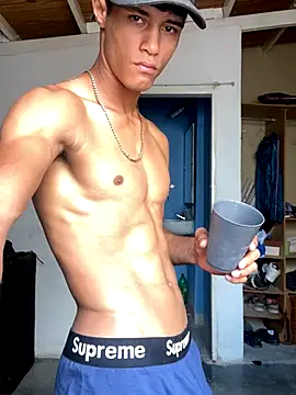 Snapshot of meliodas_23cm chatting on December 15, 2025, 2:21 pm meliodas 23cm online show from December 15, 2025, 2:21 pm