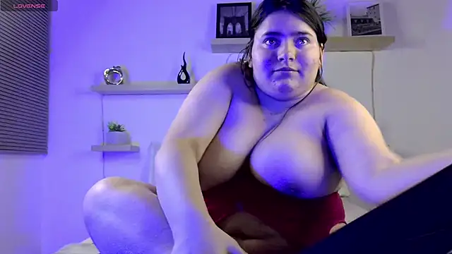 Snapshot of estrella_gold chatting on November 25, 2025, 2:55 am estrella gold online show from November 25, 2025, 2:55 am