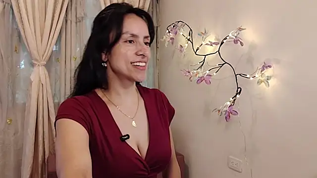 Snapshot of Bella_Exhibition chatting on May 16, 2026, 7:34 pm Bella Exhibition online show from May 16, 2026, 7:34 pm