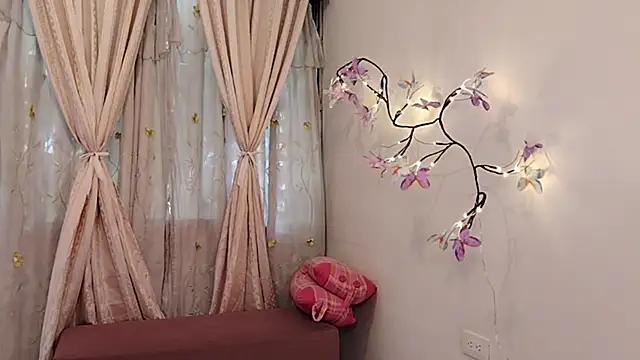 Snapshot of Bella_Exhibition chatting on May 25, 2026, 7:20 pm Bella Exhibition online show from May 25, 2026, 7:20 pm