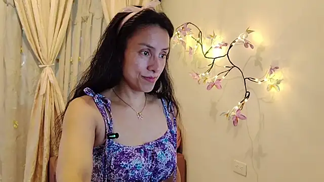 Snapshot of Bella_Exhibition chatting on June 3, 2026, 7:19 pm Bella Exhibition online show from June 3, 2026, 7:19 pm