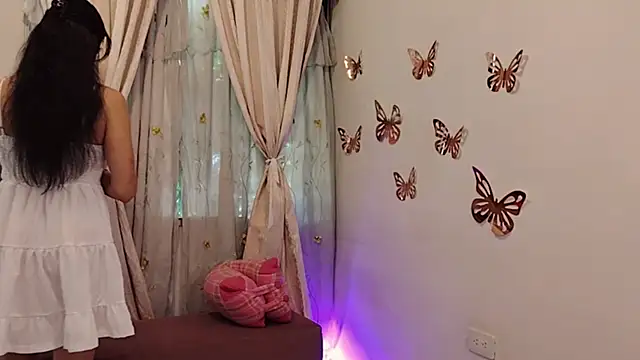 Snapshot of Bella_Exhibition chatting on June 14, 2026, 7:27 pm Bella Exhibition online show from June 14, 2026, 7:27 pm