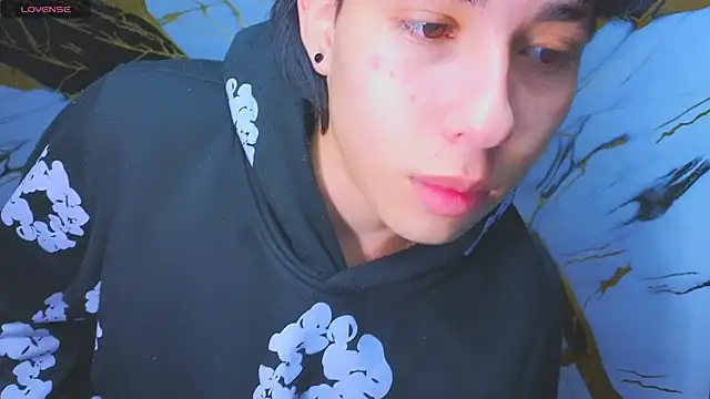 Snapshot of Suarezz10_ chatting on November 14, 2025, 12:26 pm Suarezz10 online show from November 14, 2025, 12:26 pm