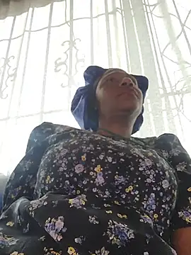 Snapshot of Mommy_Sienna chatting on May 14, 2026, 1:40 pm Mommy Sienna online show from May 14, 2026, 1:40 pm