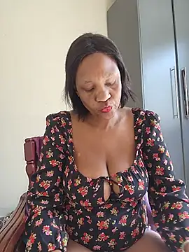 Snapshot of Mommy_Sienna chatting on June 12, 2026, 10:25 am Mommy Sienna online show from June 12, 2026, 10:25 am