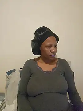 Snapshot of Mommy_Sienna chatting on June 13, 2026, 8:40 pm Mommy Sienna online show from June 13, 2026, 8:40 pm