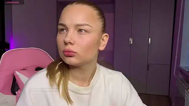 Lunar Flare online show from November 19, 2025, 8:14 am