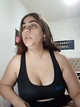 nahiarabiel33 online show from April 30, 2026, 8:57 pm