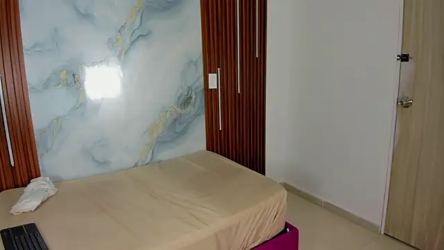 kendra lovv online show from February 17, 2026, 12:01 pm