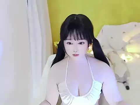 Snapshot of Nina37 chatting on November 9, 2025, 8:29 pm Nina37 online show from November 9, 2025, 8:29 pm