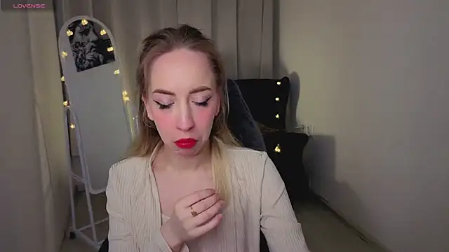 IsabelleBliz online show from March 3, 2026, 9:42 pm