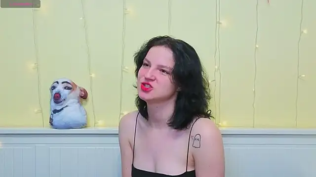 LatinaHuguenin online show from January 12, 2026, 7:02 am