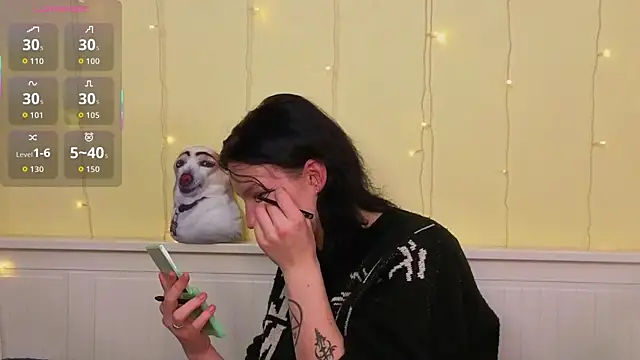 LatinaHuguenin online show from January 13, 2026, 7:13 am