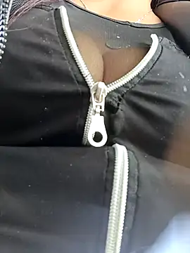 Snapshot of misshot_02 chatting on December 4, 2025, 6:05 pm misshot 02 online show from December 4, 2025, 6:05 pm