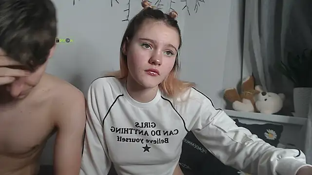 Snapshot of cute_couple69 chatting on November 18, 2025, 12:16 am cute couple69 online show from November 18, 2025, 12:16 am