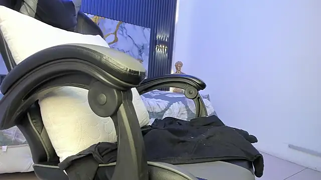 Liams18 online show from April 9, 2026, 6:19 am