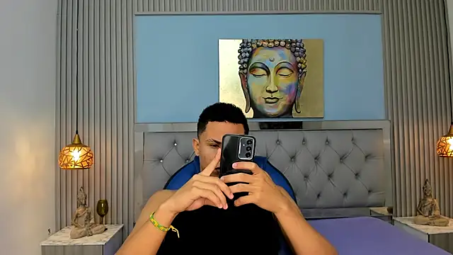 Liams18 online show from April 17, 2026, 3:53 am