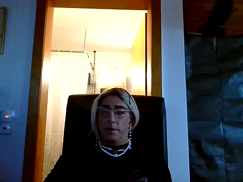 Snapshot of AgnesCross39 chatting on November 14, 2025, 8:02 am AgnesCross39 online show from November 14, 2025, 8:02 am