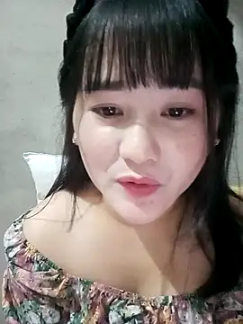 Snapshot of Anngela_18 chatting on November 19, 2025, 2:00 am Anngela 18 online show from November 19, 2025, 2:00 am