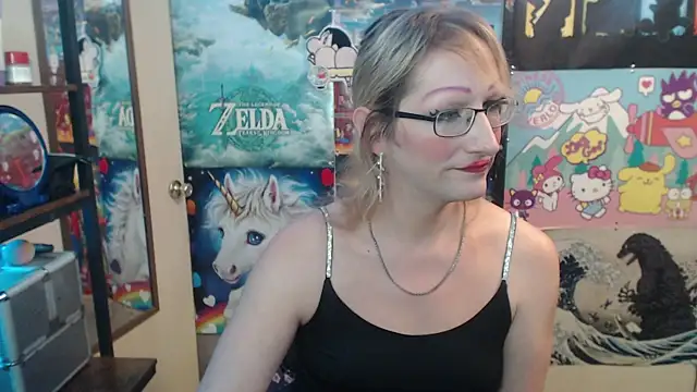 Savanah Banana  online show from November 8, 2025, 5:45 pm