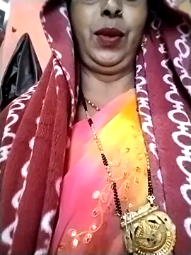 Snapshot of Hami705 chatting on November 30, 2025, 6:28 am Hami705 online show from November 30, 2025, 6:28 am