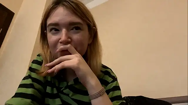 Snapshot of Baby18_shake chatting on December 2, 2025, 6:52 am Baby18 shake online show from December 2, 2025, 6:52 am