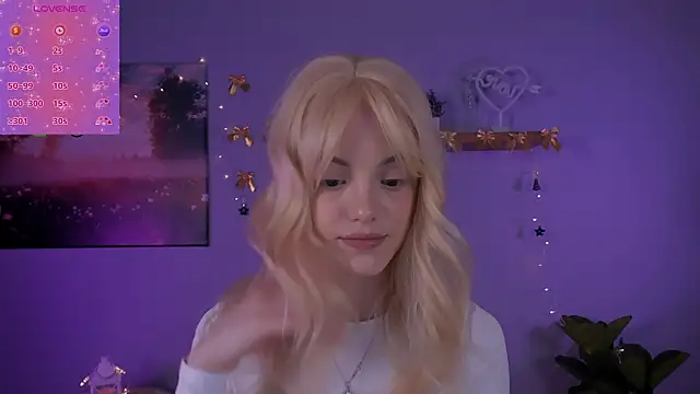 Snapshot of mia_starrr_ chatting on December 19, 2025, 8:05 pm mia starrr online show from December 19, 2025, 8:05 pm