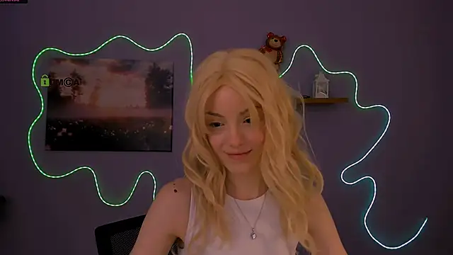 Snapshot of mia_starrr_ chatting on March 7, 2026, 7:55 pm mia starrr online show from March 7, 2026, 7:55 pm