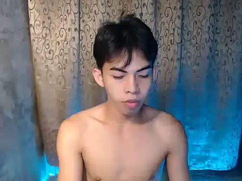 Snapshot of Urhotsilverboy chatting on November 15, 2025, 4:21 am Urhotsilverboy online show from November 15, 2025, 4:21 am