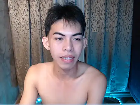 Snapshot of Urhotsilverboy chatting on November 27, 2025, 4:03 am Urhotsilverboy online show from November 27, 2025, 4:03 am