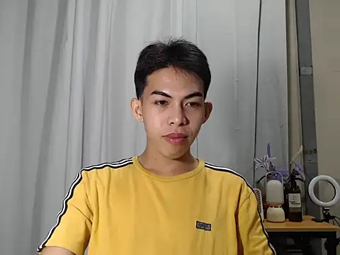 Snapshot of Urhotsilverboy chatting on November 30, 2025, 4:11 pm Urhotsilverboy online show from November 30, 2025, 4:11 pm