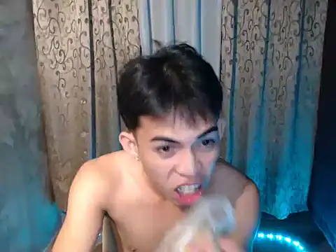 Snapshot of Urhotsilverboy chatting on December 3, 2025, 3:32 pm Urhotsilverboy online show from December 3, 2025, 3:32 pm