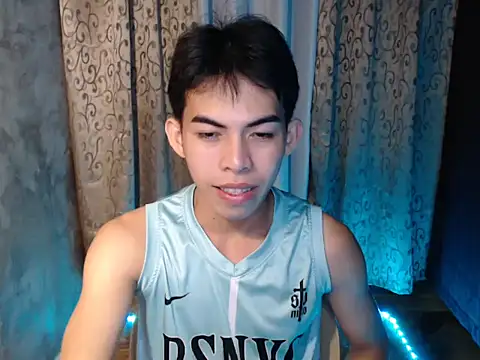 Snapshot of Urhotsilverboy chatting on December 19, 2025, 2:13 pm Urhotsilverboy online show from December 19, 2025, 2:13 pm