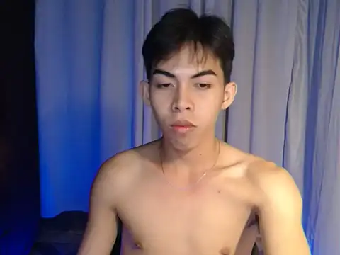 Snapshot of Urhotsilverboy chatting on March 4, 2026, 2:01 pm Urhotsilverboy online show from March 4, 2026, 2:01 pm