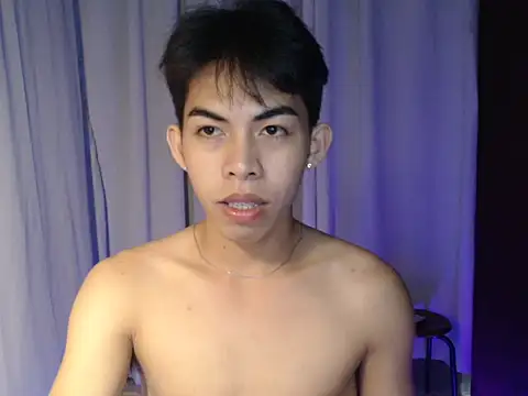 Snapshot of Urhotsilverboy chatting on March 9, 2026, 5:06 pm Urhotsilverboy online show from March 9, 2026, 5:06 pm