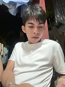 Snapshot of Urhotsilverboy chatting on March 13, 2026, 4:24 pm Urhotsilverboy online show from March 13, 2026, 4:24 pm