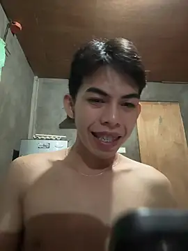 Snapshot of Urhotsilverboy chatting on March 15, 2026, 5:19 pm Urhotsilverboy online show from March 15, 2026, 5:19 pm