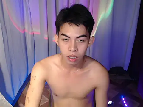 Snapshot of Urhotsilverboy chatting on April 6, 2026, 2:18 pm Urhotsilverboy online show from April 6, 2026, 2:18 pm