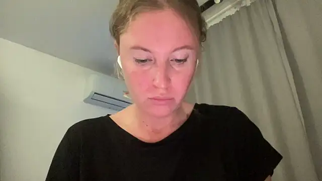 Snapshot of Ameli8 chatting on November 18, 2025, 6:01 pm Ameli8 online show from November 18, 2025, 6:01 pm