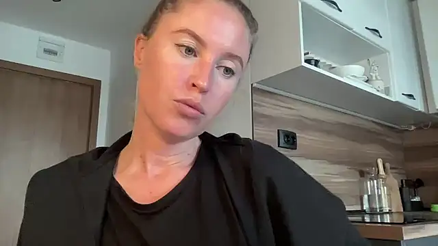 Snapshot of Ameli8 chatting on November 19, 2025, 12:16 pm Ameli8 online show from November 19, 2025, 12:16 pm