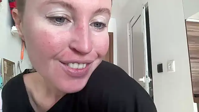 Snapshot of Ameli8 chatting on December 16, 2025, 9:47 am Ameli8 online show from December 16, 2025, 9:47 am