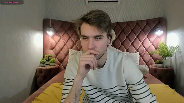 Snapshot of JonnahHell chatting on November 21, 2025, 10:08 pm JonnahHell online show from November 21, 2025, 10:08 pm