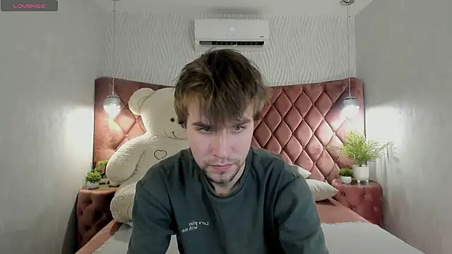 Snapshot of JonnahHell chatting on November 28, 2025, 1:03 pm JonnahHell online show from November 28, 2025, 1:03 pm