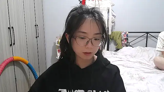 Hmm 0303 online show from May 1, 2026, 5:06 pm