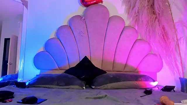 Dominique Rae online show from March 13, 2026, 8:04 pm